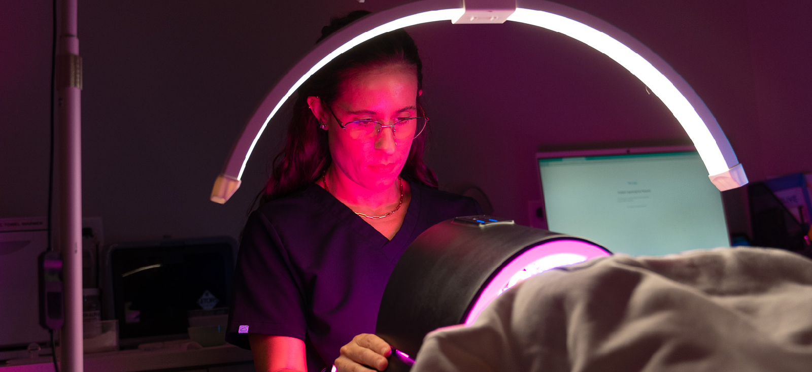relive health hendersonville medspa employee administering LED light therapy to patient 2 1600x733 1
